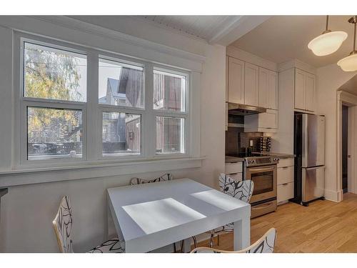 226 10A Street Nw, Calgary, AB - Indoor Photo Showing Kitchen