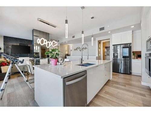 101-17 Mahogany Circle Se, Calgary, AB - Indoor Photo Showing Kitchen With Stainless Steel Kitchen With Double Sink With Upgraded Kitchen