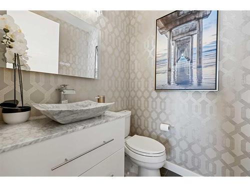 101-17 Mahogany Circle Se, Calgary, AB - Indoor Photo Showing Bathroom