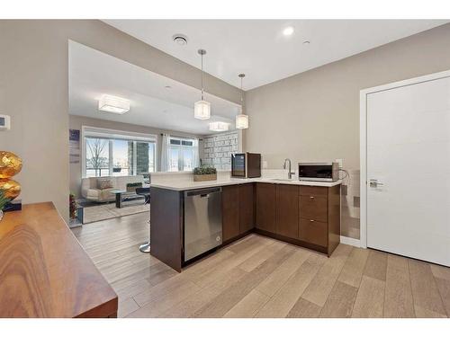 101-17 Mahogany Circle Se, Calgary, AB - Indoor Photo Showing Kitchen