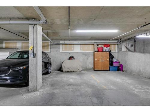 206-1800 14A Street Sw, Calgary, AB - Indoor Photo Showing Garage