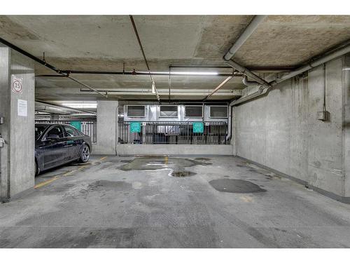 206-1800 14A Street Sw, Calgary, AB - Indoor Photo Showing Garage