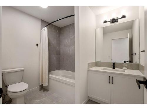 120 Seton Villas Se, Calgary, AB - Indoor Photo Showing Bathroom