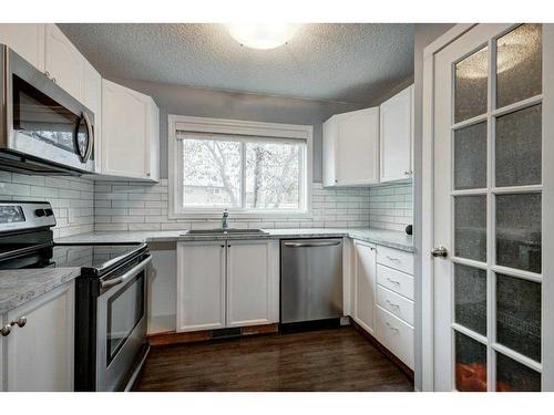 9-7 Westland Road, Okotoks, AB - Indoor Photo Showing Kitchen With Stainless Steel Kitchen With Upgraded Kitchen