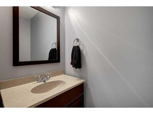 9-7 Westland Road, Okotoks, AB - Indoor Photo Showing Bathroom