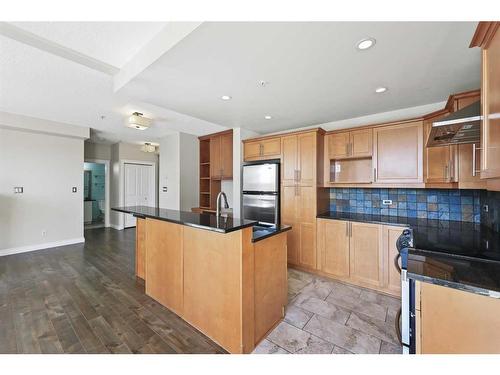 104-532 5 Avenue Ne, Calgary, AB - Indoor Photo Showing Kitchen With Stainless Steel Kitchen