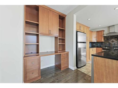 104-532 5 Avenue Ne, Calgary, AB - Indoor Photo Showing Kitchen