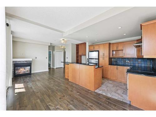 104-532 5 Avenue Ne, Calgary, AB - Indoor Photo Showing Kitchen With Fireplace