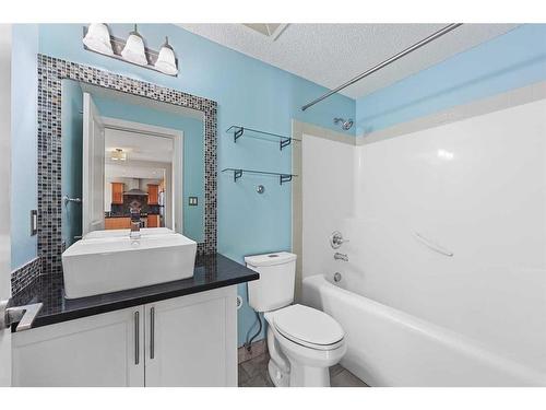 104-532 5 Avenue Ne, Calgary, AB - Indoor Photo Showing Bathroom