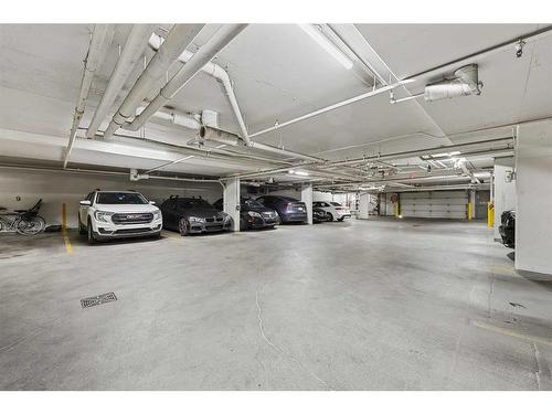 104-532 5 Avenue Ne, Calgary, AB - Indoor Photo Showing Garage