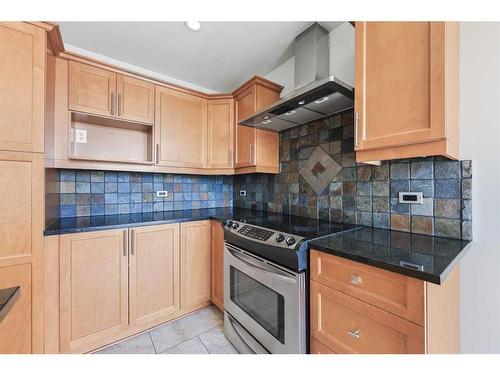 104-532 5 Avenue Ne, Calgary, AB - Indoor Photo Showing Kitchen