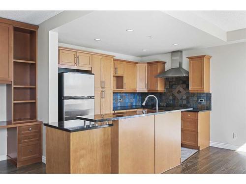 104-532 5 Avenue Ne, Calgary, AB - Indoor Photo Showing Kitchen