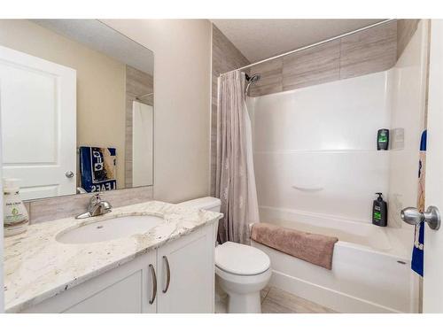 260 Midyard Lane Sw, Airdrie, AB - Indoor Photo Showing Bathroom