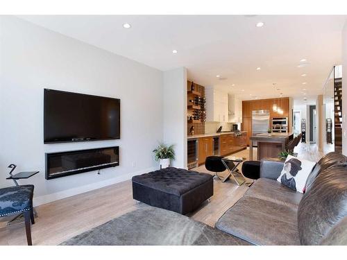 2614 21 Street Sw, Calgary, AB - Indoor Photo Showing Living Room