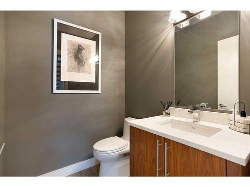 2614 21 Street Sw, Calgary, AB - Indoor Photo Showing Bathroom