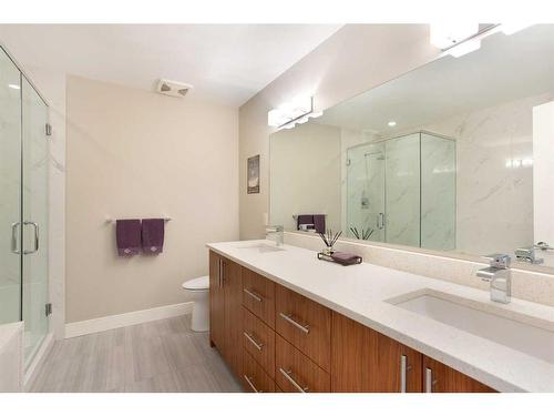 2614 21 Street Sw, Calgary, AB - Indoor Photo Showing Bathroom