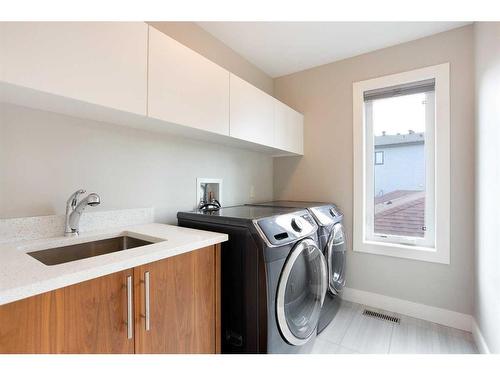 2614 21 Street Sw, Calgary, AB - Indoor Photo Showing Laundry Room