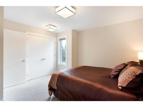 2614 21 Street Sw, Calgary, AB - Indoor Photo Showing Bedroom