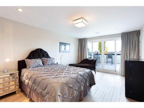 2614 21 Street Sw, Calgary, AB - Indoor Photo Showing Bedroom