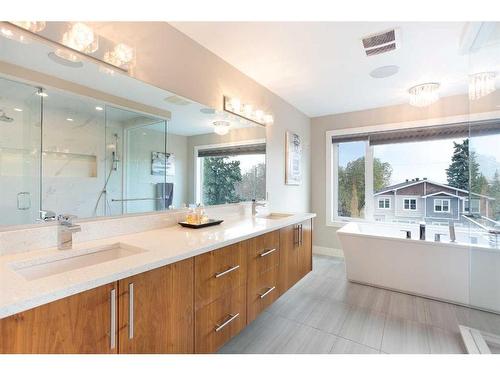 2614 21 Street Sw, Calgary, AB - Indoor Photo Showing Bathroom