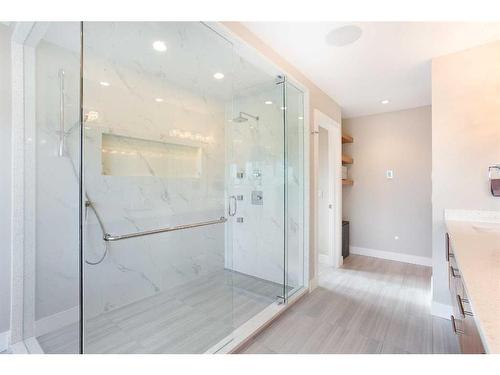 2614 21 Street Sw, Calgary, AB - Indoor Photo Showing Bathroom