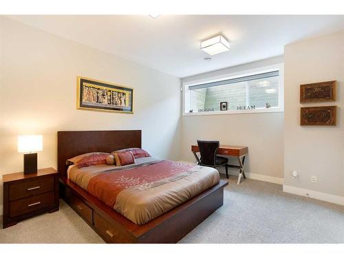 2614 21 Street Sw, Calgary, AB - Indoor Photo Showing Bedroom