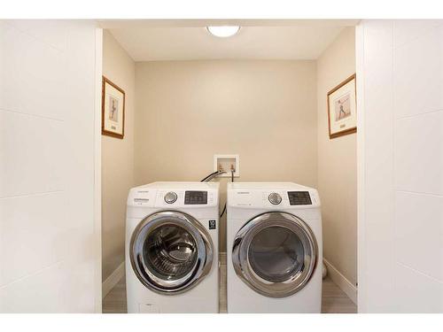 2614 21 Street Sw, Calgary, AB - Indoor Photo Showing Laundry Room