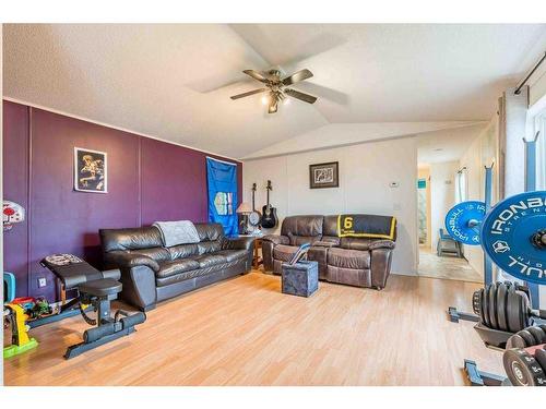 442052 Range Road 34, Rural Ponoka County, AB - Indoor Photo Showing Living Room