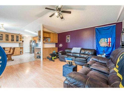 442052 Range Road 34, Rural Ponoka County, AB - Indoor Photo Showing Living Room