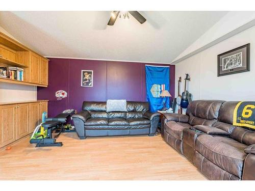 442052 Range Road 34, Rural Ponoka County, AB - Indoor Photo Showing Living Room