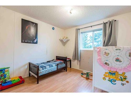 442052 Range Road 34, Rural Ponoka County, AB - Indoor Photo Showing Bedroom