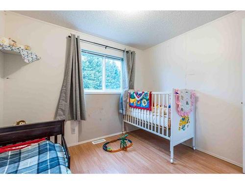 442052 Range Road 34, Rural Ponoka County, AB - Indoor Photo Showing Bedroom