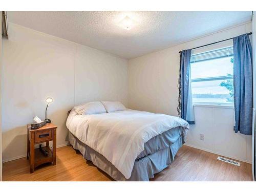 442052 Range Road 34, Rural Ponoka County, AB - Indoor Photo Showing Bedroom