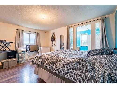 442052 Range Road 34, Rural Ponoka County, AB - Indoor Photo Showing Bedroom