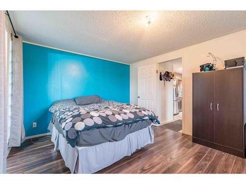 442052 Range Road 34, Rural Ponoka County, AB - Indoor Photo Showing Bedroom