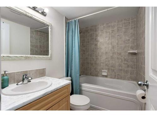 207-2130 17 Street Sw, Calgary, AB - Indoor Photo Showing Bathroom