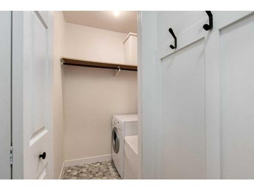 207-2130 17 Street Sw, Calgary, AB - Indoor Photo Showing Laundry Room