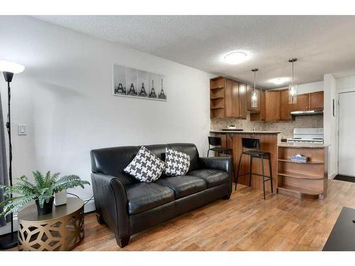 207-2130 17 Street Sw, Calgary, AB - Indoor