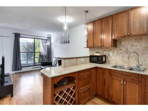 207-2130 17 Street Sw, Calgary, AB - Indoor Photo Showing Kitchen With Double Sink