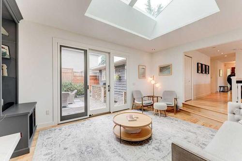 72 Canova Road Sw, Calgary, AB - Indoor Photo Showing Living Room