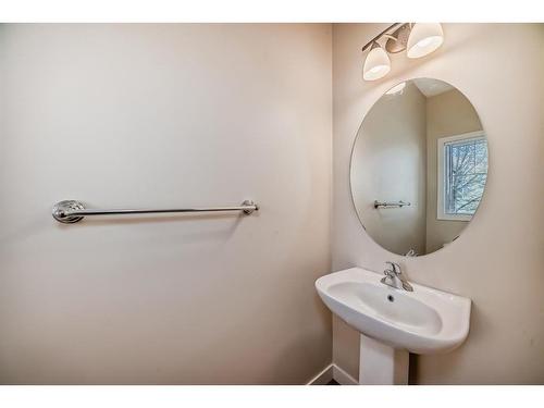 54 Sage Hill Common Nw, Calgary, AB - Indoor Photo Showing Bathroom