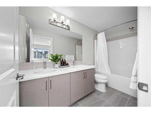 621 Masters Road Se, Calgary, AB - Indoor Photo Showing Bathroom