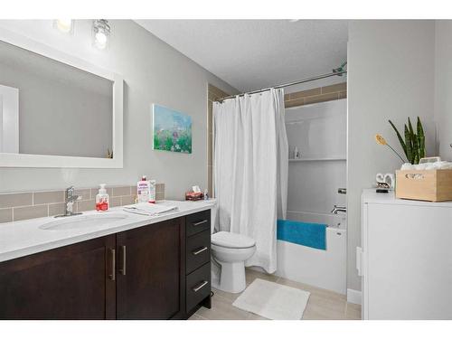 621 Masters Road Se, Calgary, AB - Indoor Photo Showing Bathroom