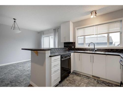 5 Prestwick Mount Se, Calgary, AB - Indoor Photo Showing Kitchen