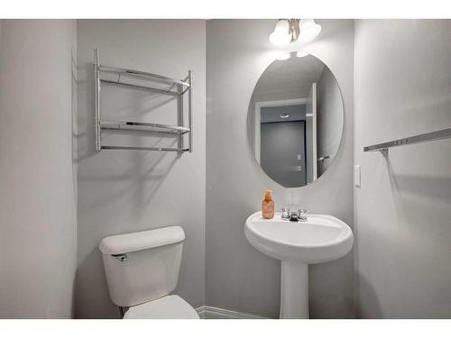 5 Prestwick Mount Se, Calgary, AB - Indoor Photo Showing Bathroom