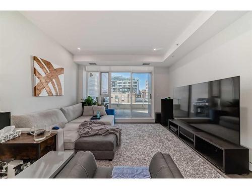 206-930 16 Avenue Sw, Calgary, AB - Indoor Photo Showing Living Room