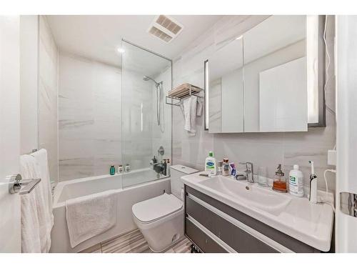 206-930 16 Avenue Sw, Calgary, AB - Indoor Photo Showing Bathroom