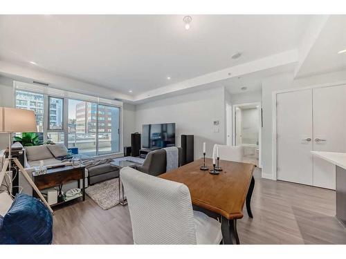 206-930 16 Avenue Sw, Calgary, AB - Indoor Photo Showing Living Room