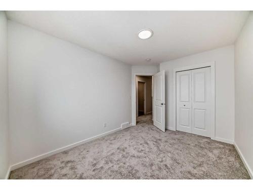 359 Sora Boulevard Se, Calgary, AB - Indoor