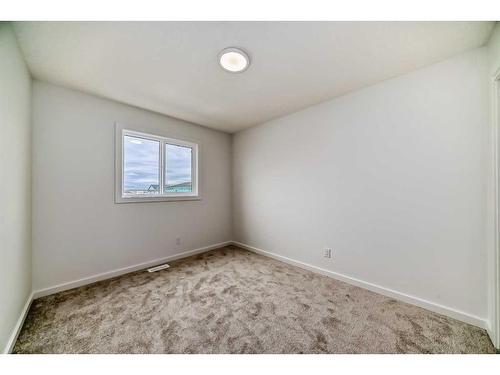 359 Sora Boulevard Se, Calgary, AB - Indoor Photo Showing Other Room